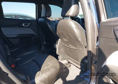 2023 Jeep Compass Latitude Lux Fwd z USA, uszkodzony, nr VIN 3C4NJDFN7PT502112